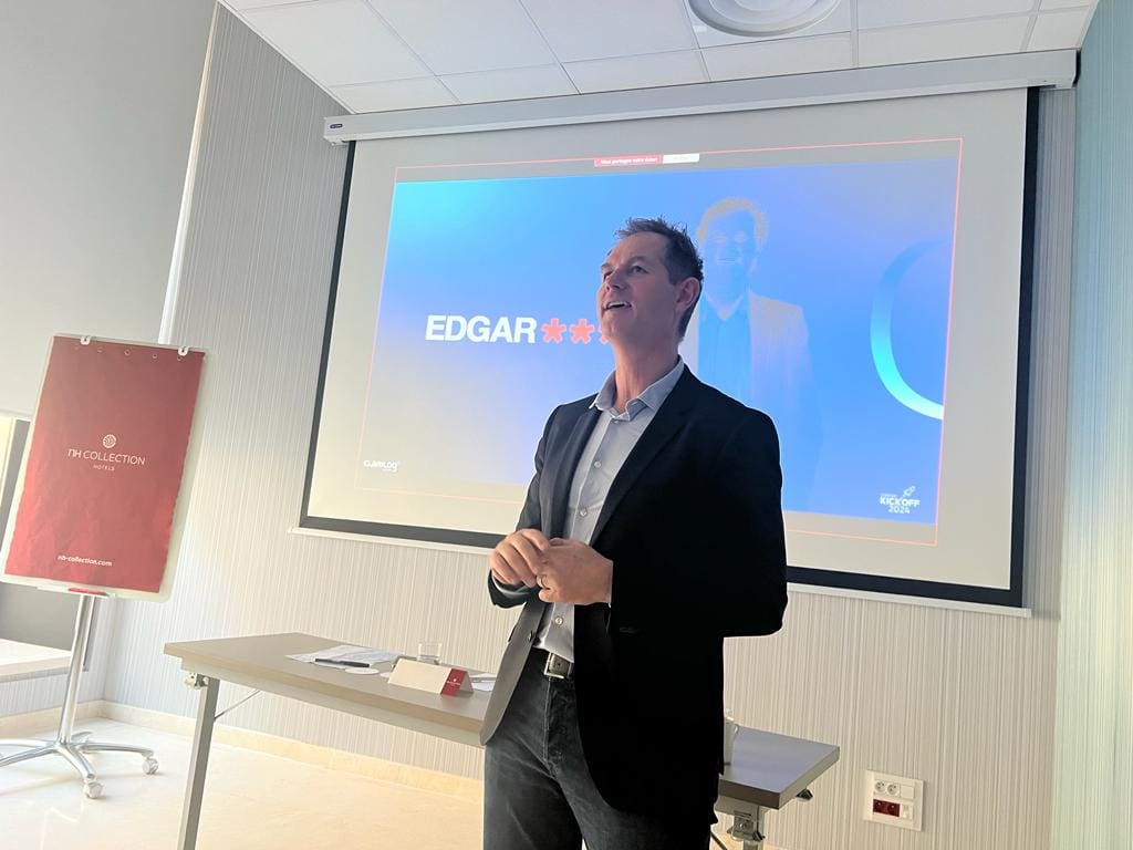 kickoff-2024 ClariLog-groupe avec Edgar-Grospiron